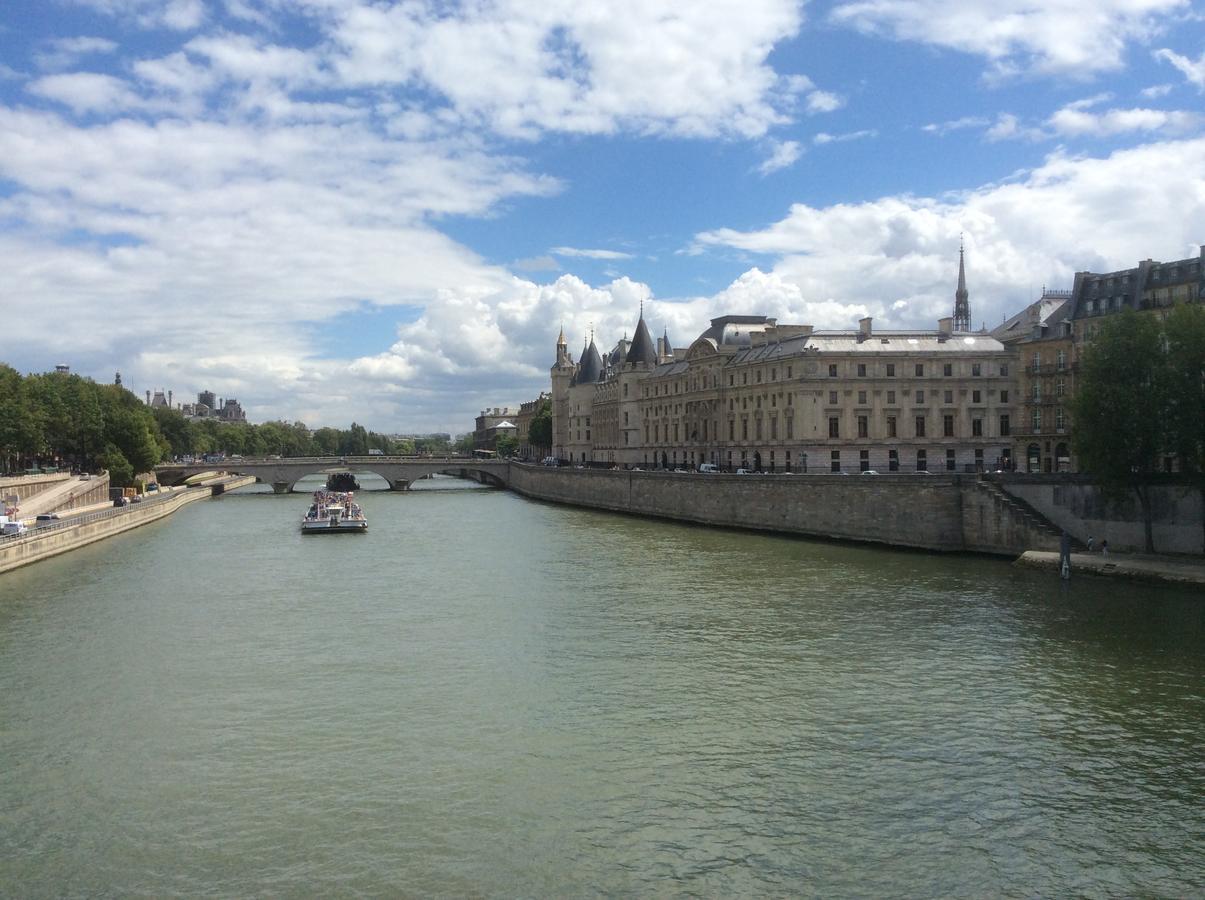 Two Bedroom Luxury Apartment - Balcony With View Of Notre Dame 巴黎 外观 照片