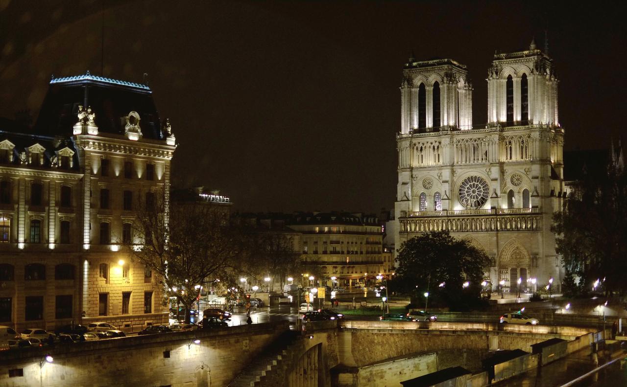 Two Bedroom Luxury Apartment - Balcony With View Of Notre Dame 巴黎 外观 照片