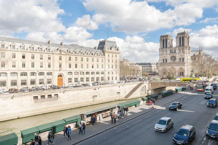 Two Bedroom Luxury Apartment - Balcony With View Of Notre Dame 巴黎 外观 照片
