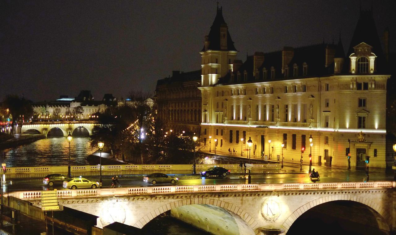 Two Bedroom Luxury Apartment - Balcony With View Of Notre Dame 巴黎 外观 照片